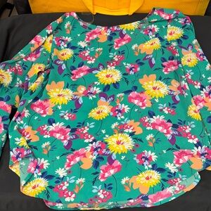 Counterparts Floral Green Women's Top large stains ADI